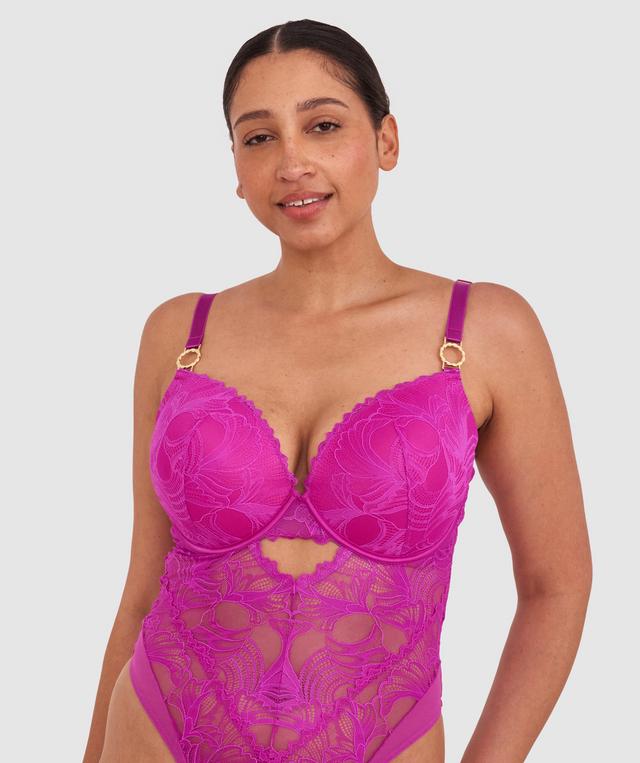 Terri-Leigh wears a size 12DD and size 12 underwear. She is a size 12 Is 177cm tall with a 98cm bust and 79cm waist and 79cm hips.