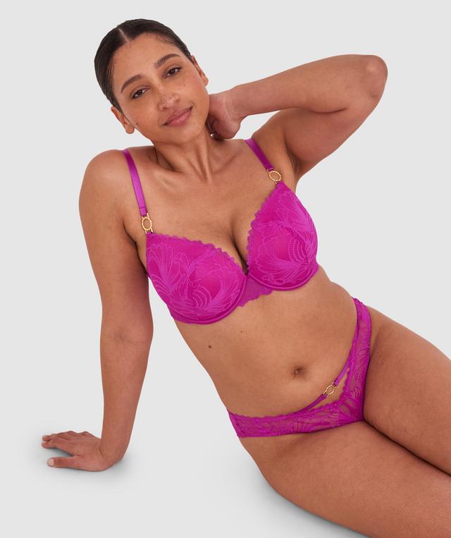Terri-Leigh wears a size 12DD and size 12 underwear. She is a size 12 Is 177cm tall with a 98cm bust and 79cm waist and 79cm hips.