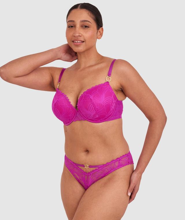 Terri-Leigh wears a size 12DD and size 12 underwear. She is a size 12 Is 177cm tall with a 98cm bust and 79cm waist and 79cm hips.