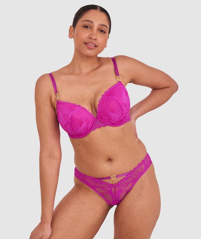 Terri-Leigh wears a size 12DD and size 12 underwear. She is a size 12 Is 177cm tall with a 98cm bust and 79cm waist and 79cm hips.