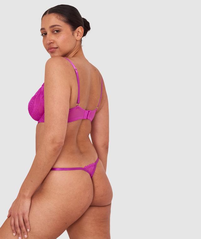 Terri-Leigh wears a size 12DD and size 12 underwear. She is a size 12 Is 177cm tall with a 98cm bust and 79cm waist and 79cm hips.