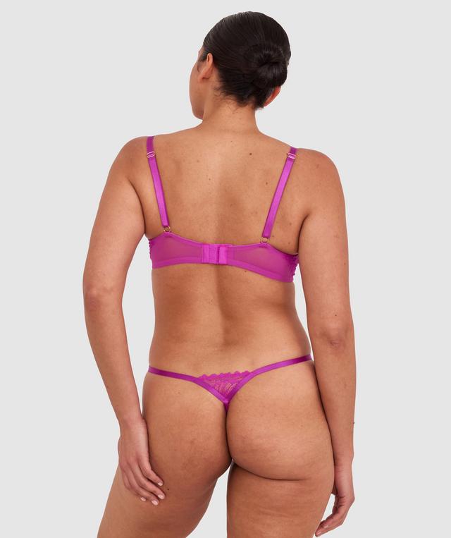 Terri-Leigh wears a size 12DD and size 12 underwear. She is a size 12 Is 177cm tall with a 98cm bust and 79cm waist and 79cm hips.