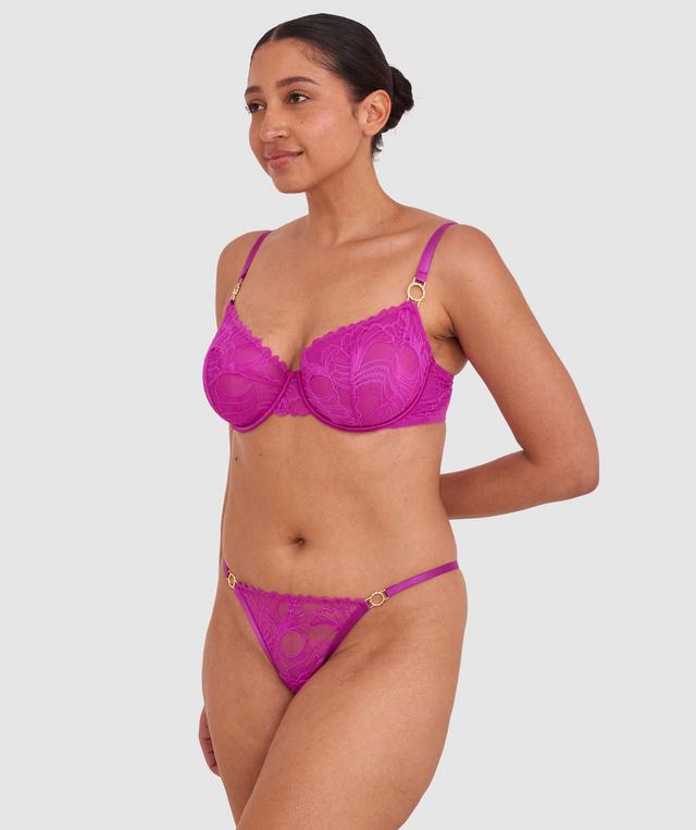 Terri-Leigh wears a size 12DD and size 12 underwear. She is a size 12 Is 177cm tall with a 98cm bust and 79cm waist and 79cm hips.