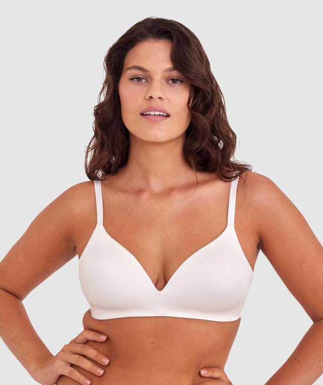 Jasmine is wearing a 12DD bra and size 12 underwear, with bust 96cm/38in, waist 77cm/30.5in, and hip 111cm/43.5in. She stands at 175cm/5'9in.