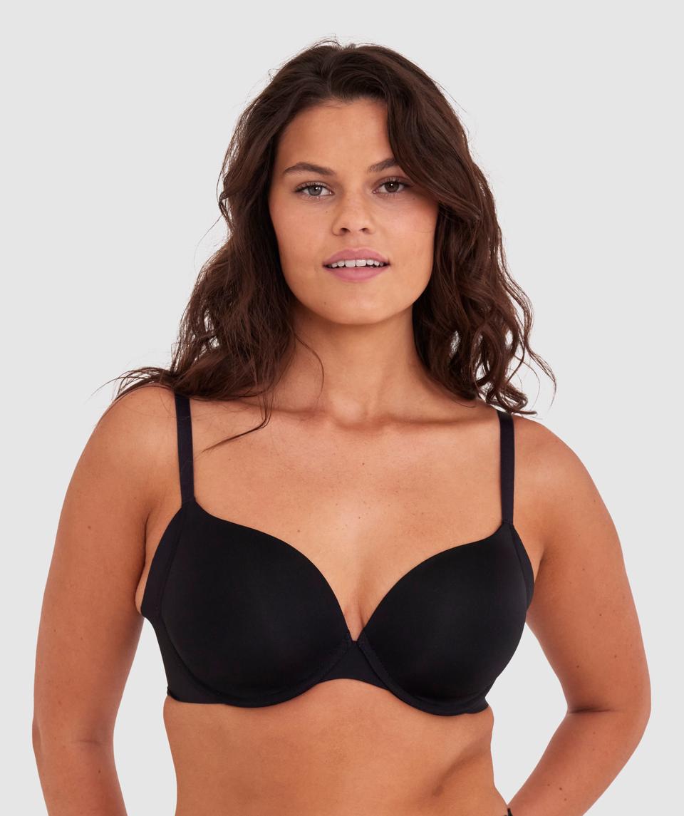 Jasmine is wearing a 12DD bra and size 12 underwear, with bust 96cm/38in, waist 77cm/30.5in, and hip 111cm/43.5in. She stands at 175cm/5'9in.