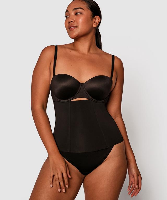 Sarah K (Model 1) is wearing a 16DD bra and 16 underwear, with bust 114cm/45in, waist 90cm/35.5in, and hip 127cm/50in. She stands at 170cm/5'7in.