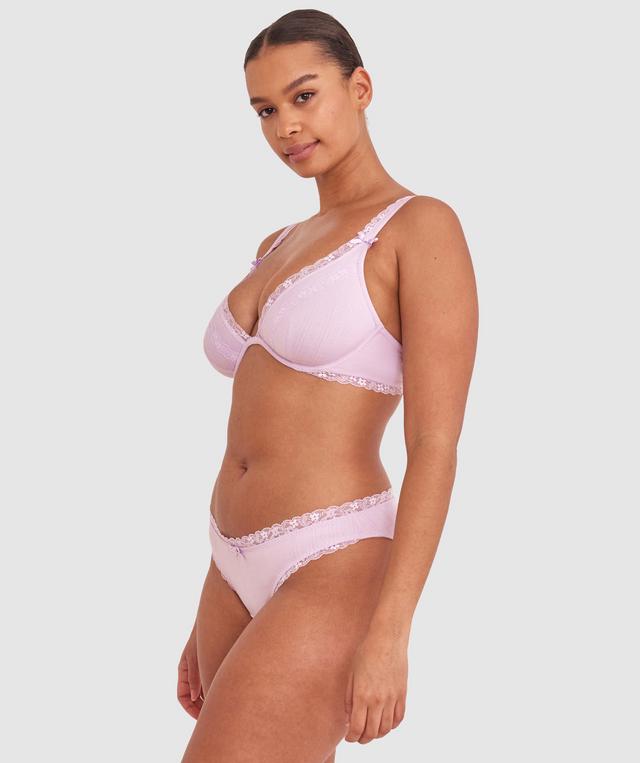 Shimma is wearing a 12 DD top and 12 bottom with bust 94cm/37in waist 70cm/27 1/2in and hip 107cm/42in. She stands at 175cm/5'9in.