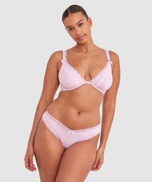 Shimma is wearing a 12 DD top and 12 bottom with bust 94cm/37in waist 70cm/27 1/2in and hip 107cm/42in. She stands at 175cm/5'9in.