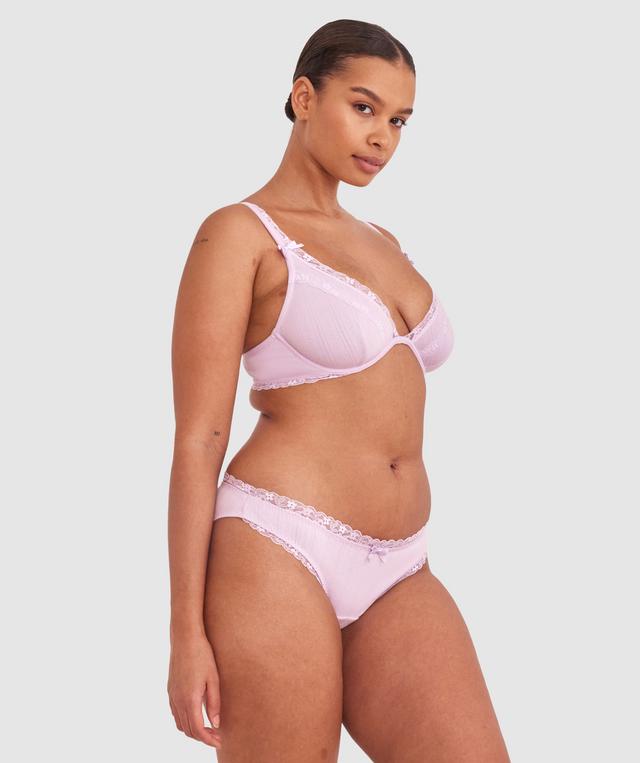 Shimma is wearing a 12 DD top and 12 bottom with bust 94cm/37in waist 70cm/27 1/2in and hip 107cm/42in. She stands at 175cm/5'9in.