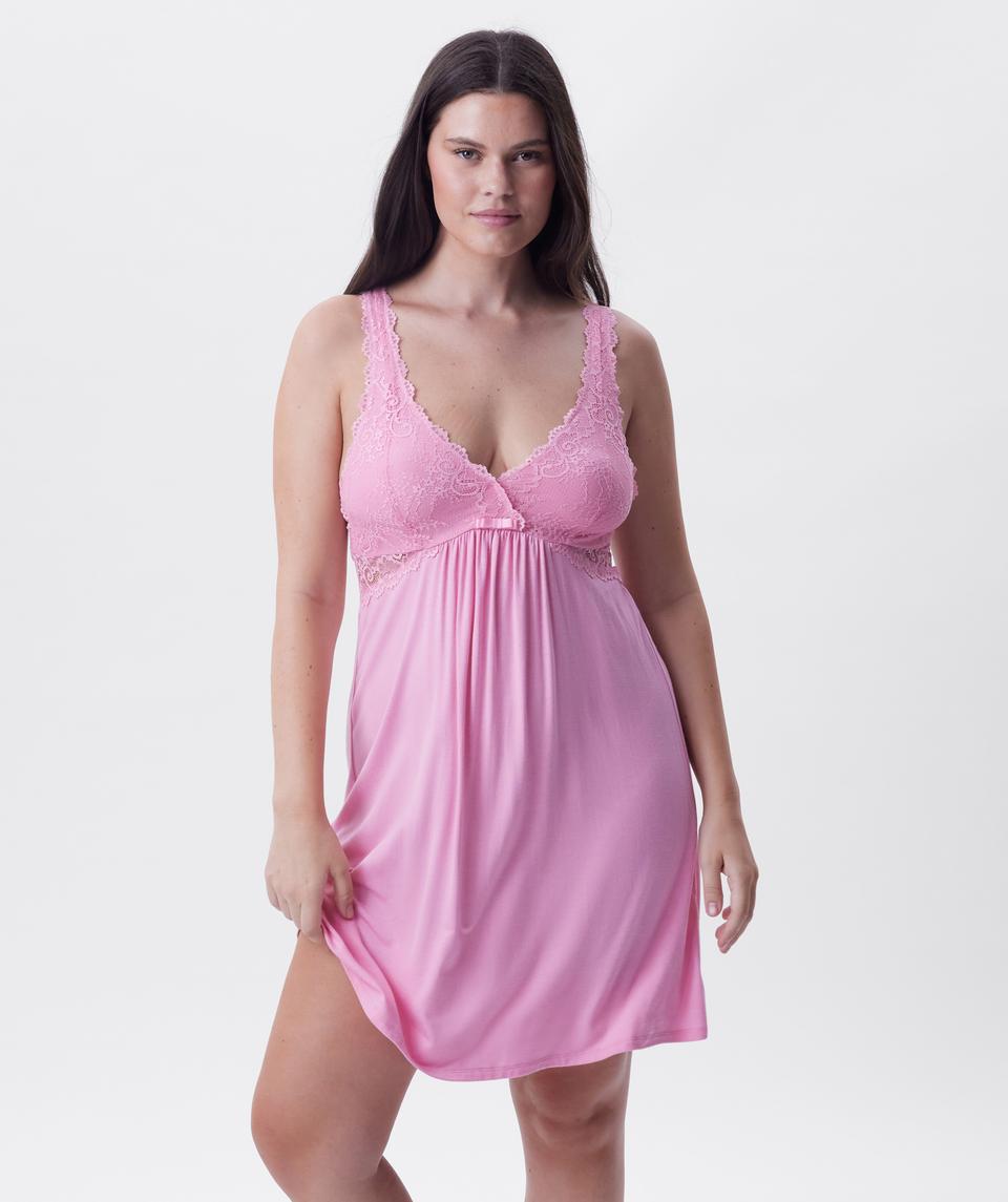 Jasmine is wearing a 12DD bra and size 12 underwear, with bust 96cm/38in, waist 77cm/30.5in, and hip 111cm/43.5in. She stands at 175cm/5'9in.