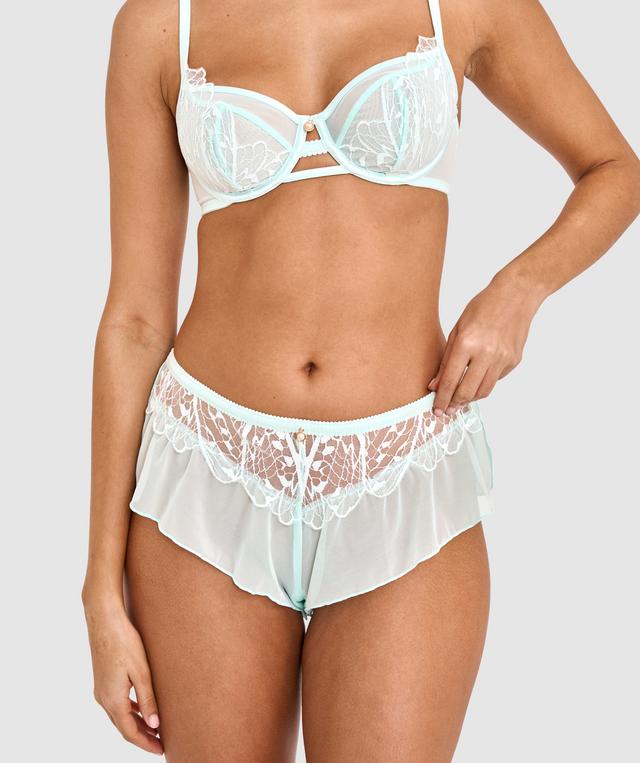 Kushi is wearing a 10C/S top and 10/S bottom, with bust 79cm/31in, waist 61cm/24in, and hip 91cm/36in. She stands at 173cm/5'8in.