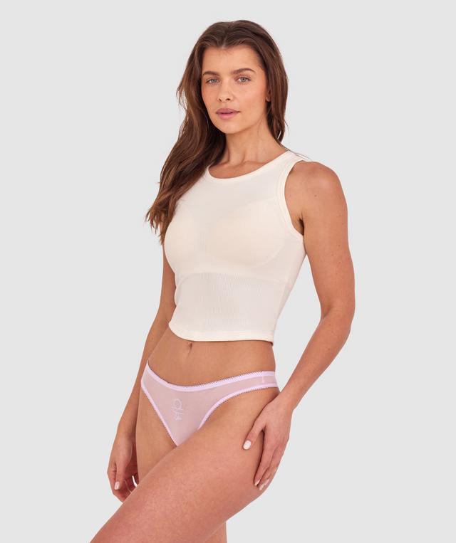 Kris wears a size 10C bra and size 10 underwear. She is 181cm tall and has measurements of 84cm bust a 66cm waist and 99cm hips.
