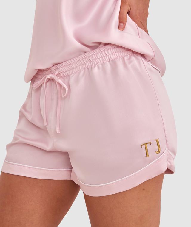 Chloe is wearing a 10C/S top and 10/S bottom, with bust 84cm/33in, waist 61cm/24in, and hip 94cm/37in. She stands at 170cm/5'7in.