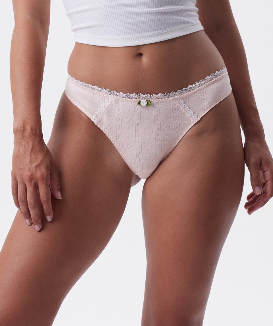Jasmine is wearing a 12DD bra and size 12 underwear, with bust 96cm/38in, waist 77cm/30.5in, and hip 111cm/43.5in. She stands at 175cm/5'9in.
