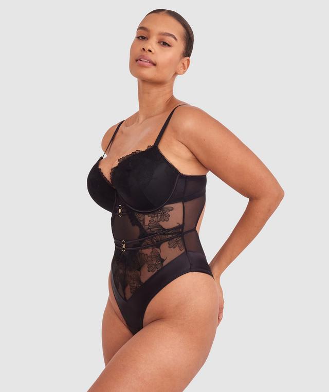 Shimma is wearing a 12 DD top and 12 bottom with bust 94cm/37in waist 70cm/27 1/2in and hip 107cm/42in. She stands at 175cm/5'9in.