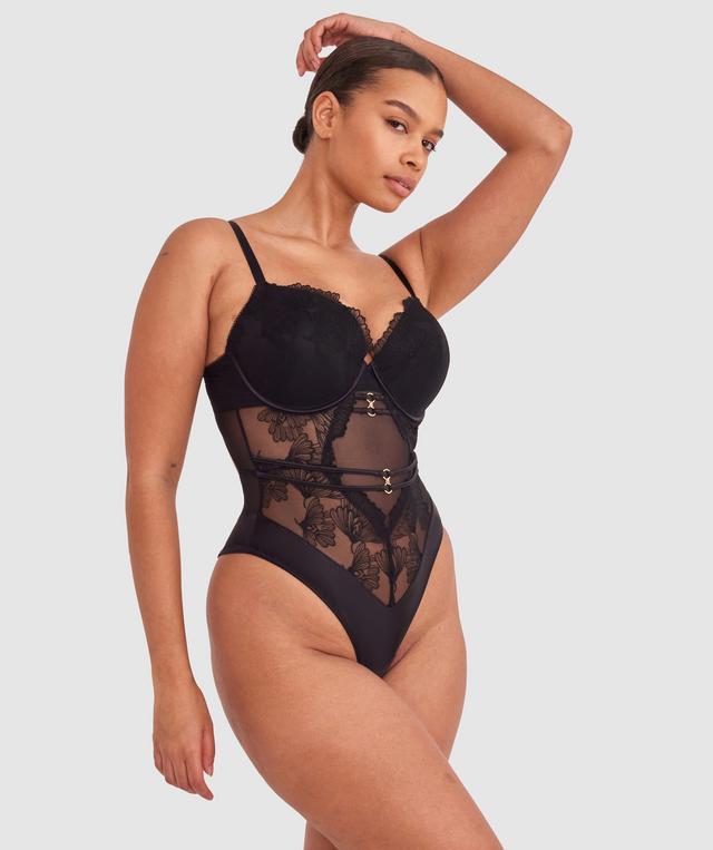 Shimma is wearing a 12 DD top and 12 bottom with bust 94cm/37in waist 70cm/27 1/2in and hip 107cm/42in. She stands at 175cm/5'9in.