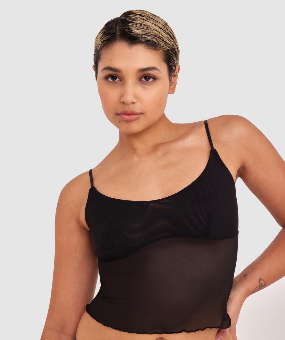 Sarah is wearing a 10B/C top and 10 bottom, with bust 85cm/33.5in, waist 66cm/26in, and hip 99cm/39in. She stands at 174cm/5'7in.
