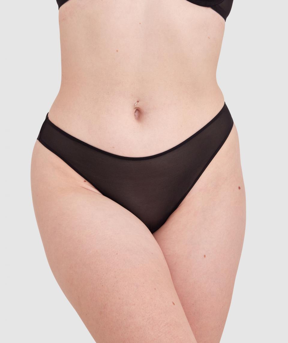 Lucy is wearing a 12DD top and 12 bottom. She stands at 165cm/5'4in.