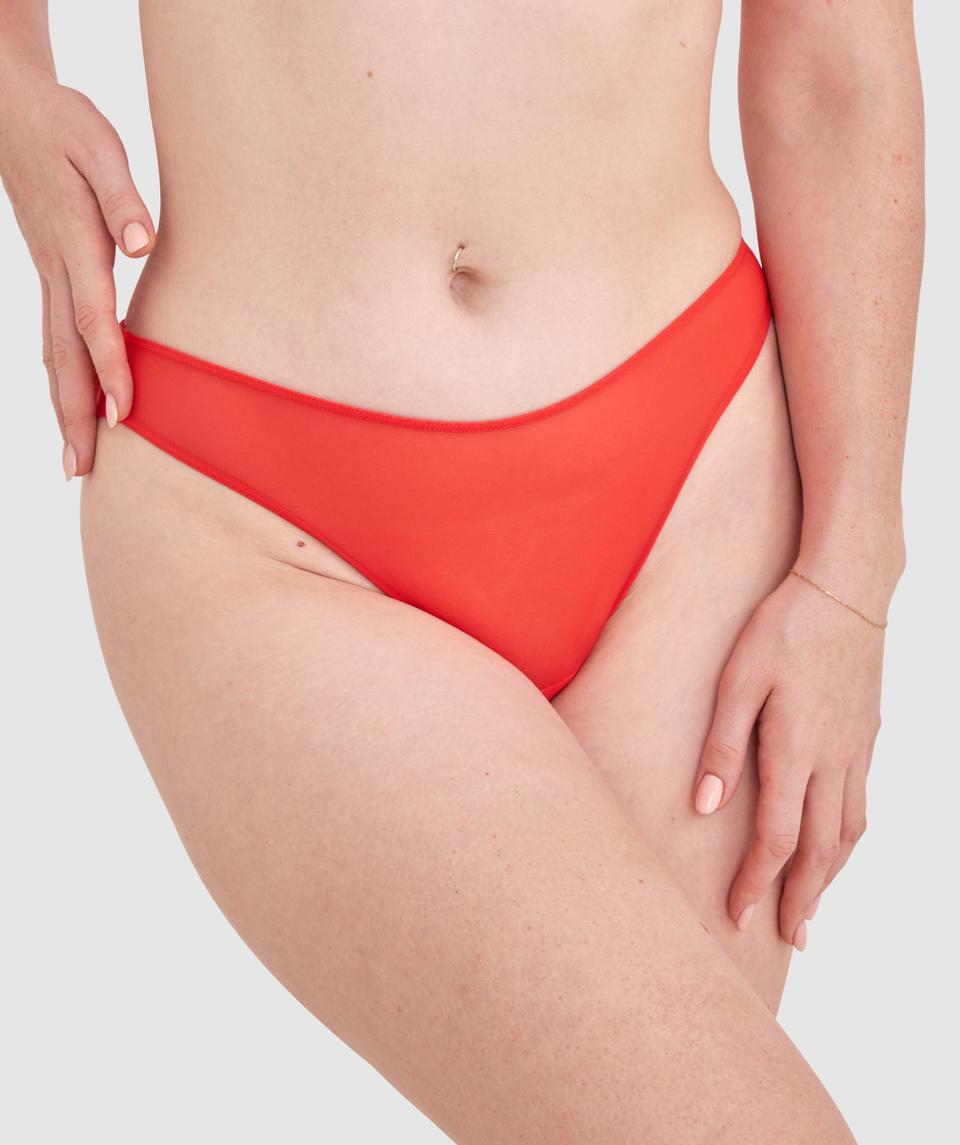 Lucy is wearing a 12DD top and 12 bottom. She stands at 165cm/5'4in.