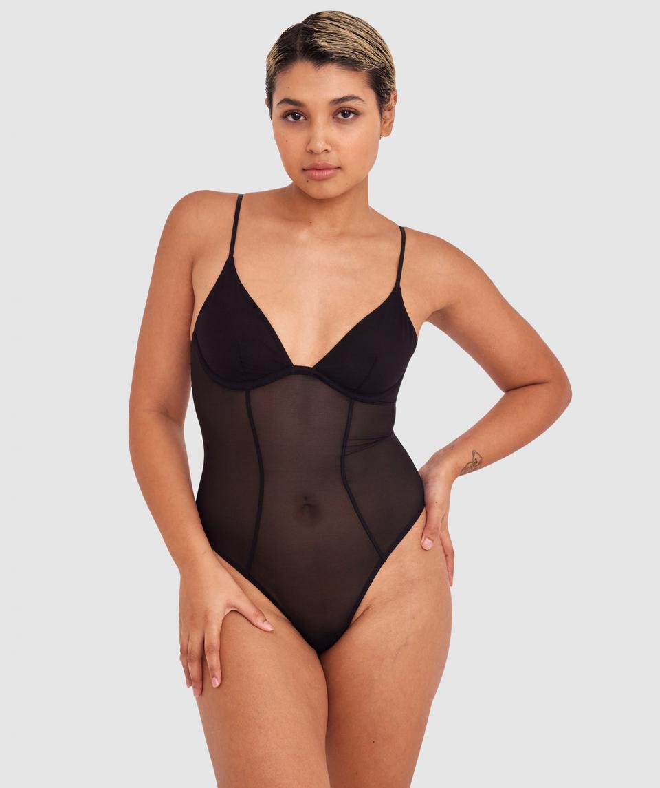 Sarah is wearing a 10B/C top and 10 bottom, with bust 85cm/33.5in, waist 66cm/26in, and hip 99cm/39in. She stands at 174cm/5'7in.