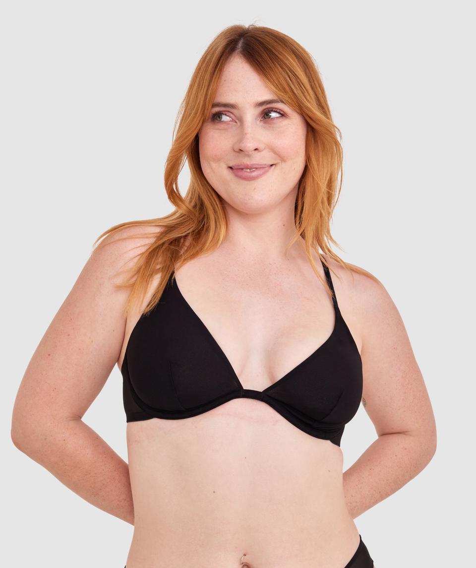 Lucy is wearing a 12DD top and 12 bottom. She stands at 165cm/5'4in.