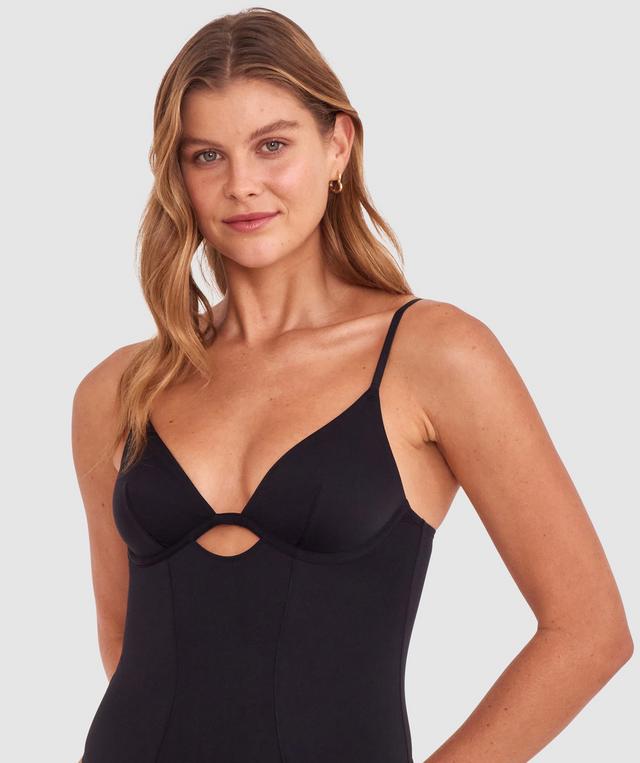 Olivia is wearing a 10B/C top and 10 bottom with bust 81cm/32in waist 65cm/25 1/2in and hip 99cm/39in. She stands at 177cm/5'9in.