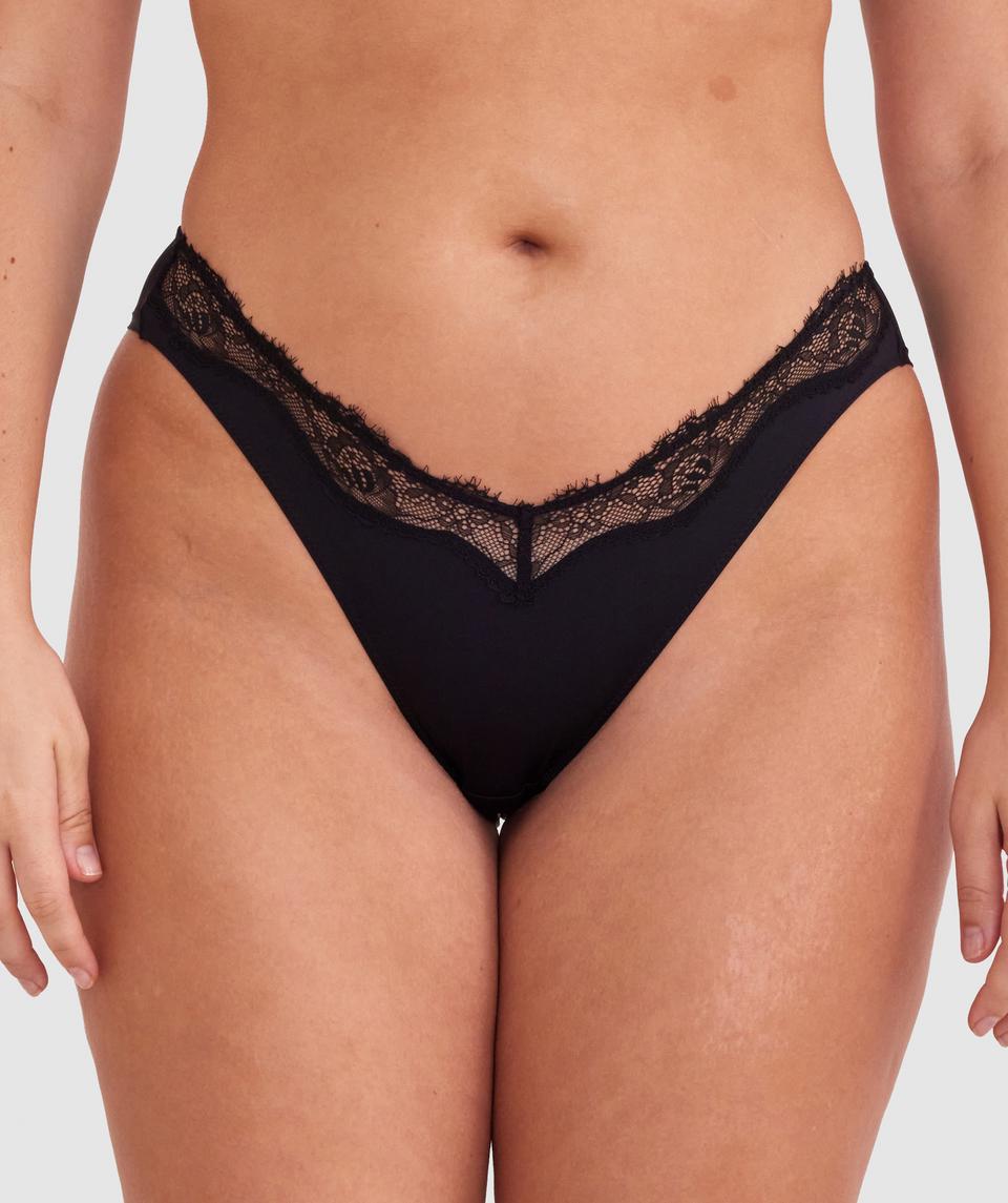 Jasmine is wearing a 12DD bra and size 12 underwear, with bust 96cm/38in, waist 77cm/30.5in, and hip 111cm/43.5in. She stands at 175cm/5'9in.