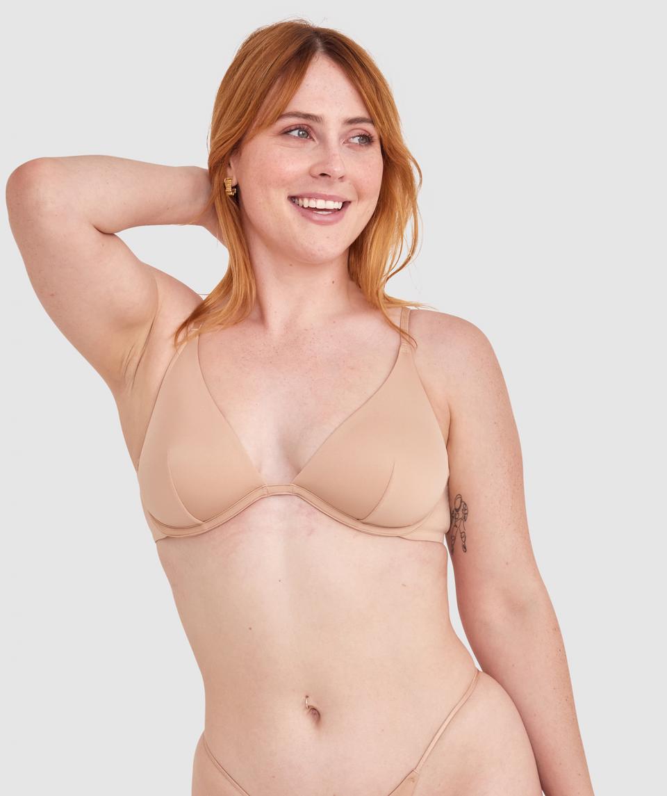 Lucy is wearing a 12DD top and 12 bottom. She stands at 165cm/5'4in.