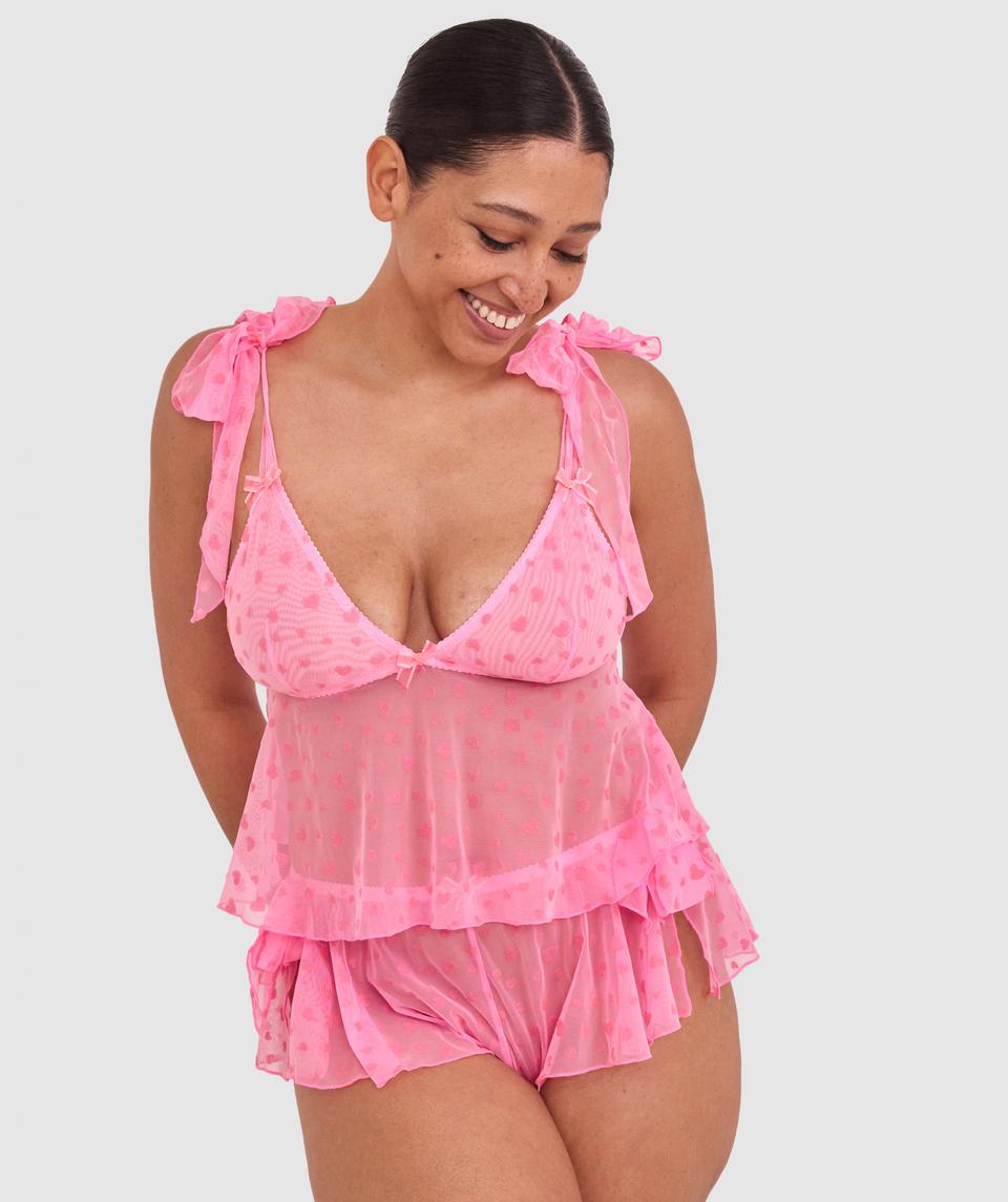 Terri-Leigh wears a size 12DD and size 12 underwear. She is a size 12 Is 177cm tall with a 98cm bust and 79cm waist and 79cm hips.