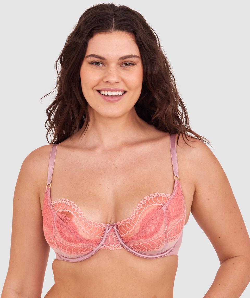 Jasmine is wearing a 12DD bra and size 12 underwear, with bust 96cm/38in, waist 77cm/30.5in, and hip 111cm/43.5in. She stands at 175cm/5'9in.