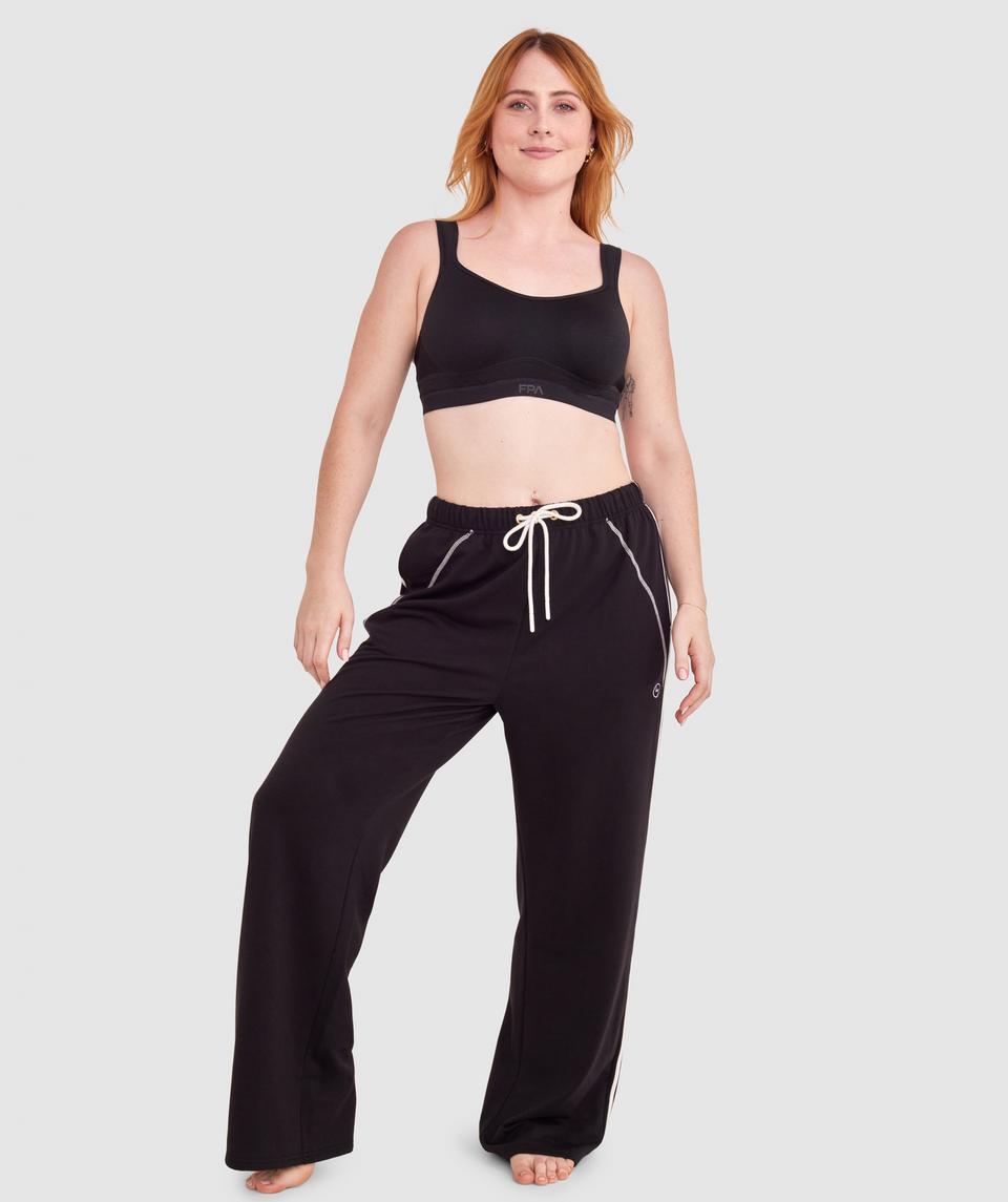 Lucy is wearing a 12DD top and 12 bottom. She stands at 165cm/5'4in.