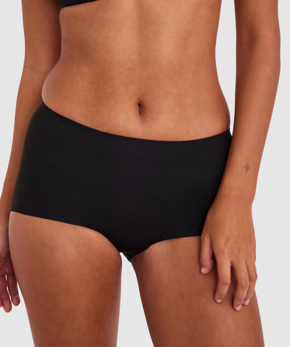 Channelle is wearing a 10BC bra and 10 underwear, with bust 84cm/33in, waist 70cm/27.5in, and hip 100cm/39.5in. She stands at 183cm/6'0in.