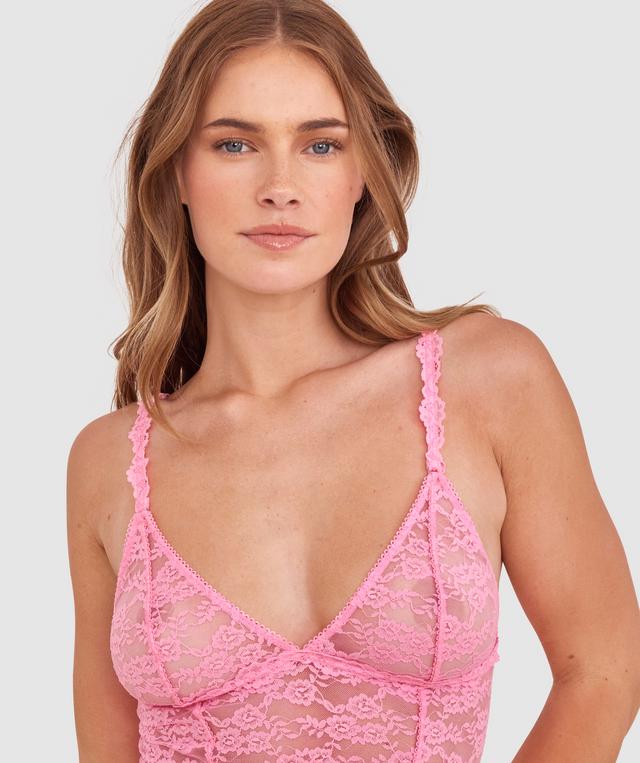 Sianie wears a size 10 B/C bra and size 10 underwear. She is 175cm tall and has measurements of 85cm bust a 66cm waist and 93cm hips.