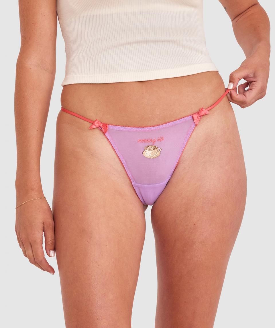 Georgia is wearing a 10BC bra and size 10 underwear, with bust 86cm/34in, waist 69cm/27in, and hip 95cm/37.5in. She stands at 175cm/5'9in.