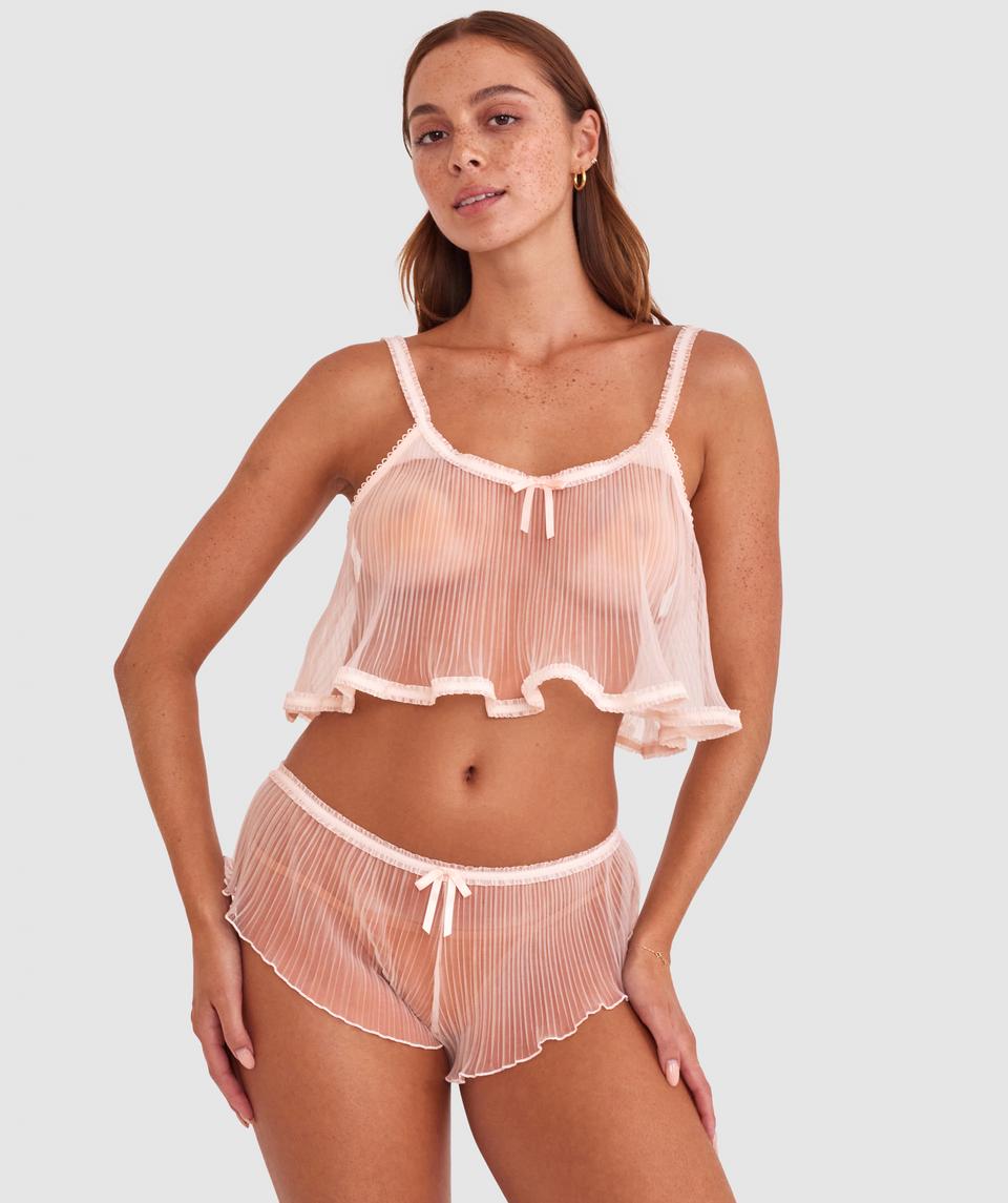 Emma is wearing a 10BC bra and 10 underwear, with bust 81cm/32in, waist 64cm/25in, and hip 93cm/36.5in. She stands at 173cm/5'8in.
