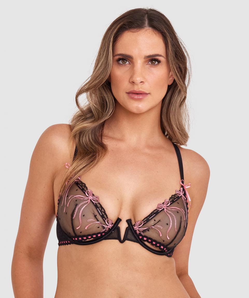 Anna is wearing a 12DD/M top and 12/M bottom, with bust 93cm/36in, waist 75cm/29.5in, and hip 105cm/41in. She stands at 179cm/5'10".