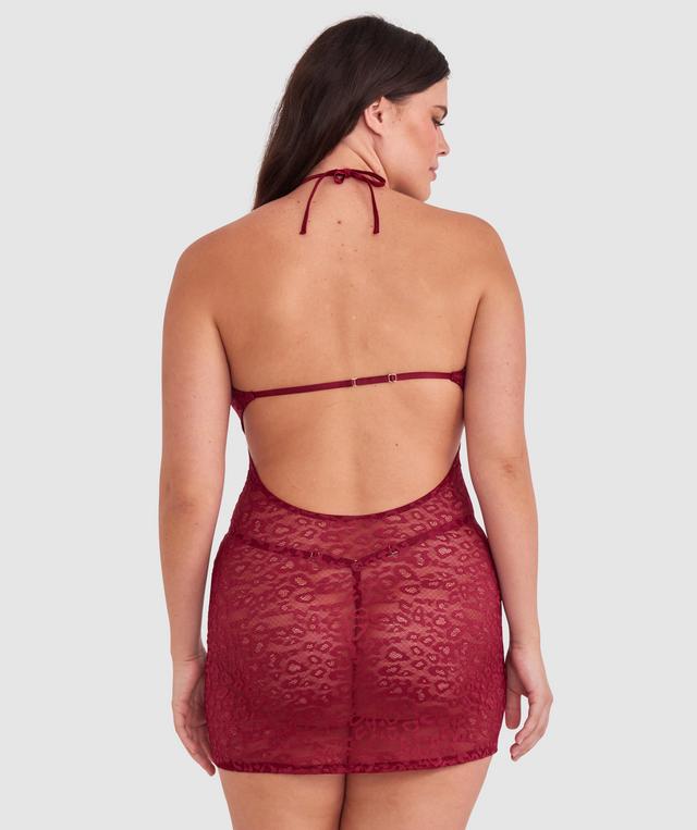 Jasmine is wearing a 12DD top and 12 bottom. She stands at 175cmcm/5'9in.