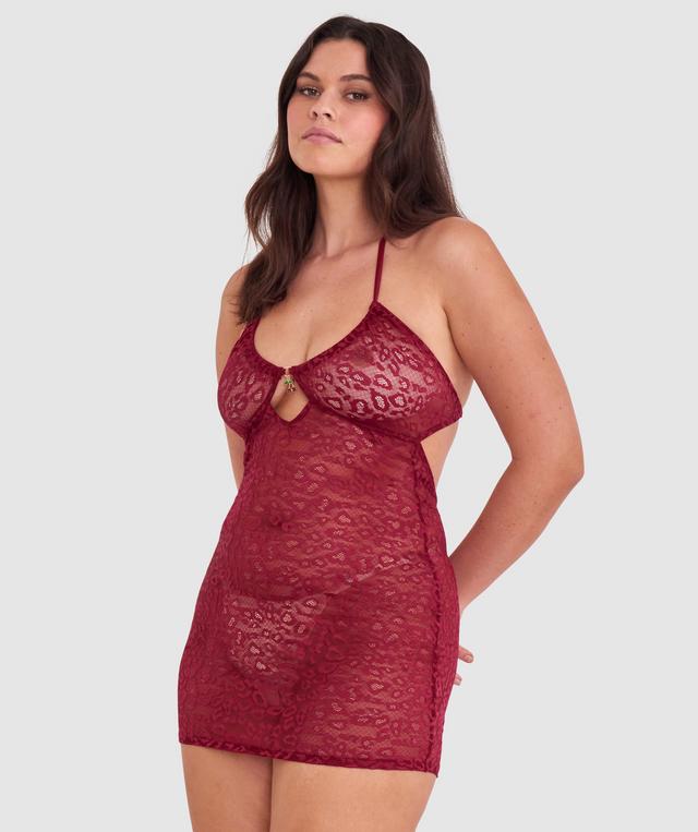 Jasmine is wearing a 12DD top and 12 bottom. She stands at 175cmcm/5'9in.