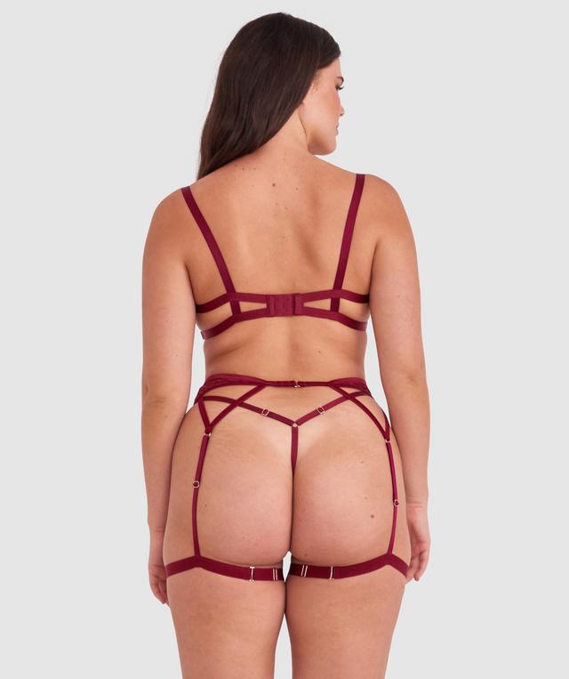 Jasmine is wearing a 12DD top and 12 bottom. She stands at 175cmcm/5'9in.