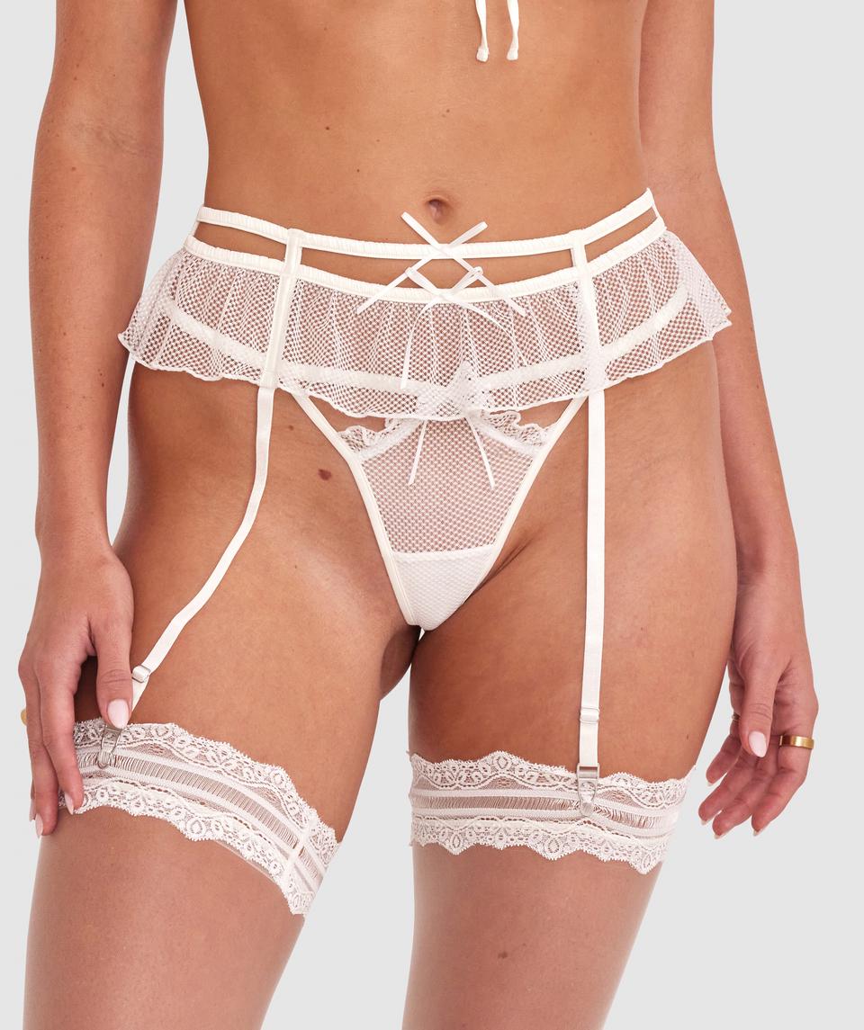 Olivia is wearing a 10B/C top and 10 bottom with bust 81cm/32in waist 65cm/25 1/2in and hip 99cm/39in. She stands at 177cm/5'9in.