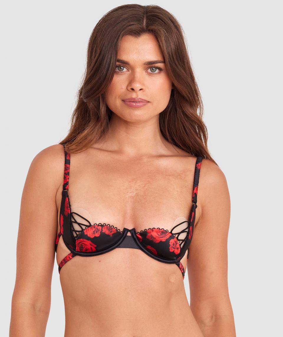 Jess P is wearing a 10B/C top and 10 bottom, with bust 86cm/34in, waist 68cm/26 1/2in, and hip 97cm/38in. She stands at 173cm/5'8in.