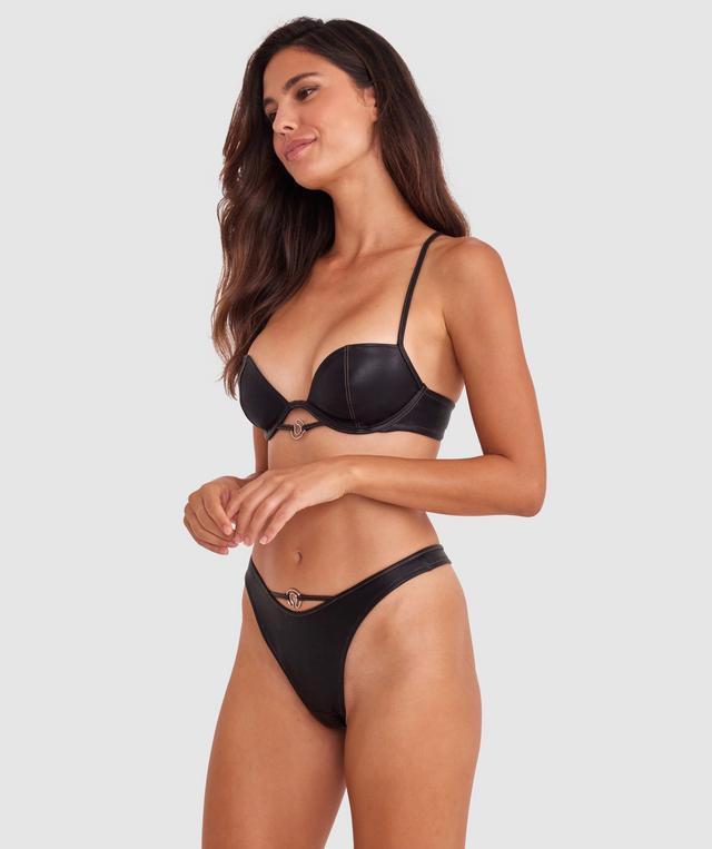 Tamara is wearing a 10B/C top and 10 bottom with bust 82cm waist 64cm and hip 88cm. She stands at 173cm/5'6in.