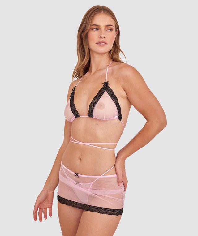 Sianie  wears a size 10 B/C bra and size 10 underwear. She is 175cm tall and has measurements of 85cm bust a 66cm waist and 93cm hips.