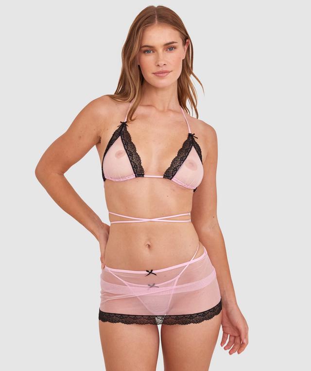 Sianie  wears a size 10 B/C bra and size 10 underwear. She is 175cm tall and has measurements of 85cm bust a 66cm waist and 93cm hips.