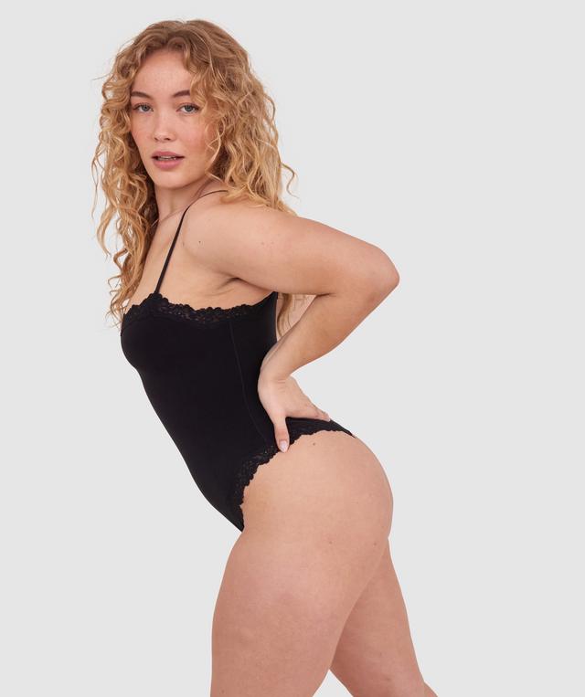 Tay G wears a size 12DD bra and size 12 underwear. She is 161cm tall and has measurements of 92cm bust a 71cm waist and 101cm hips.