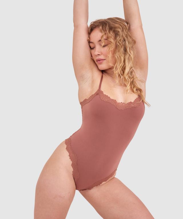 Tay G wears a size 12DD bra and size 12 underwear. She is 161cm tall and has measurements of 92cm bust a 71cm waist and 101cm hips.