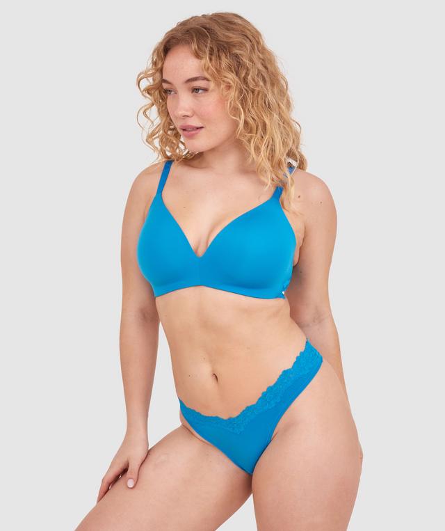 Tay G wears a size 12DD bra and size 12 underwear. She is 161cm tall and has measurements of 92cm bust a 71cm waist and 101cm hips.