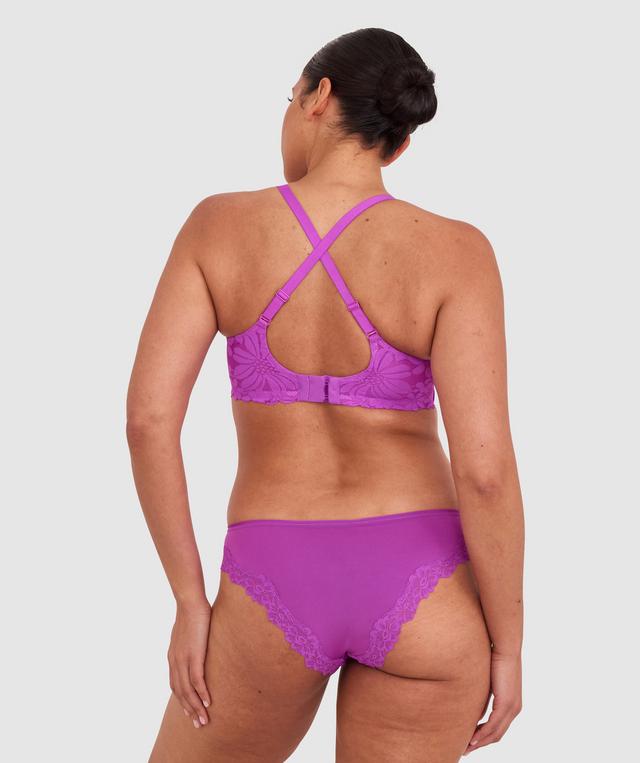 Terri-Leigh wears a size 12DD and size 12 underwear. She is a size 12 Is 177cm tall with a 98cm bust and 79cm waist and 79cm hips.