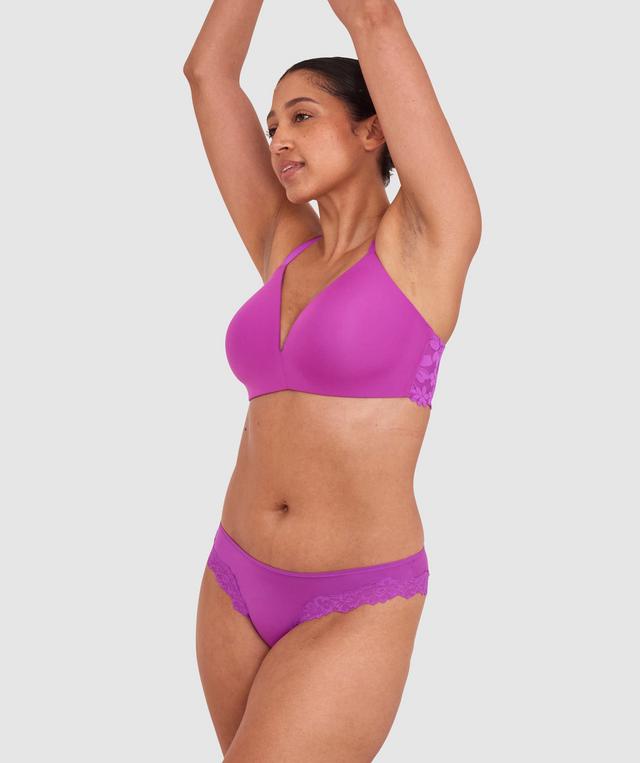 Terri-Leigh wears a size 12DD and size 12 underwear. She is a size 12 Is 177cm tall with a 98cm bust and 79cm waist and 79cm hips.