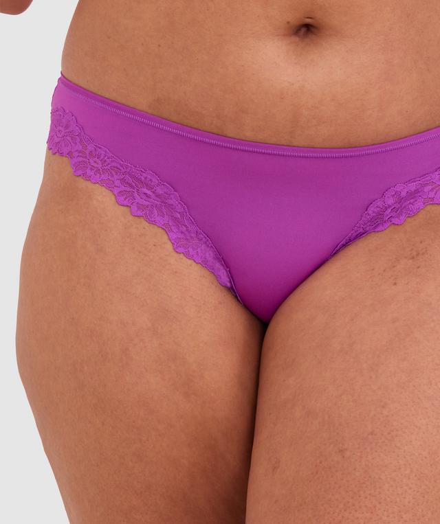 Terri-Leigh wears a size 12DD and size 12 underwear. She is a size 12 Is 177cm tall with a 98cm bust and 79cm waist and 79cm hips.